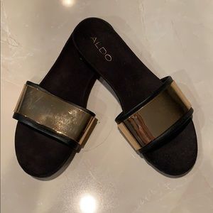 ✨REDUCED✨ Worn 1x - Slide Sandals - Gold/Black